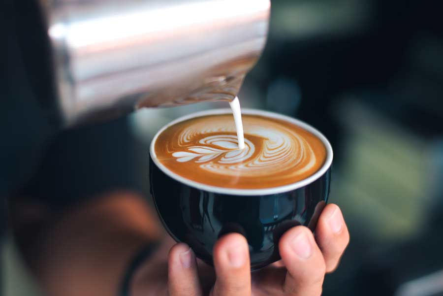 barista-latte-art-bibal-montpellier-occitanie